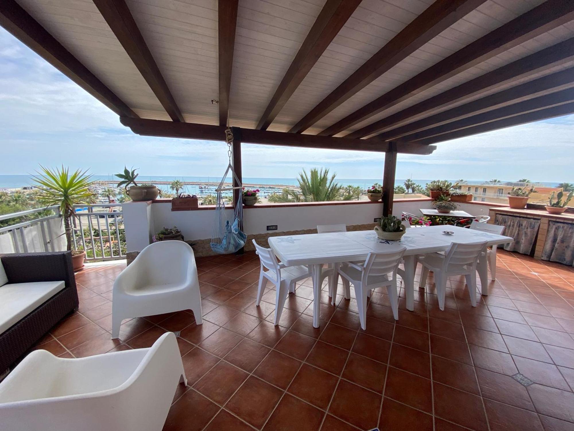 Вилла La Terrazza Di Pollon Сан-Леоне Экстерьер фото